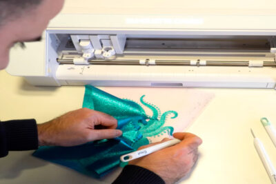 3 Most Common Heat Transfer Vinyl Problems 6 pelado de vinilo