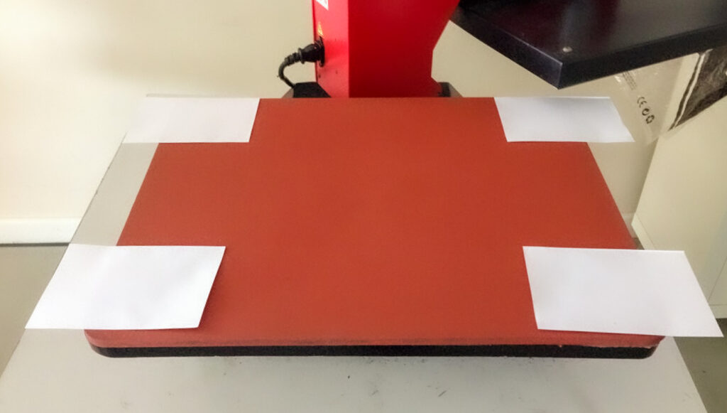 🧼 Cómo mantener tu plancha transfer en buen estado 3 Mantenimiento Plancha Transfer 1 Blog Brildor
