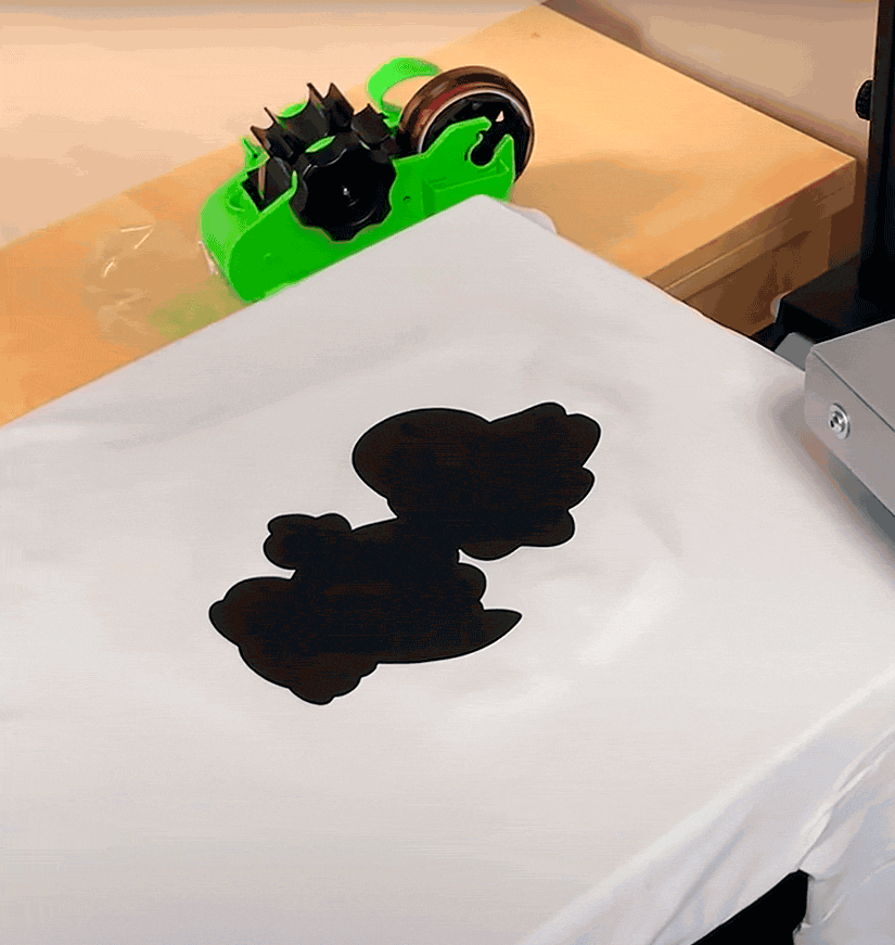 Aplicación de vinilo textil en camiseta