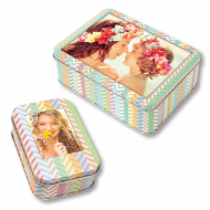 Cajas metálicas multicolor con portafotos