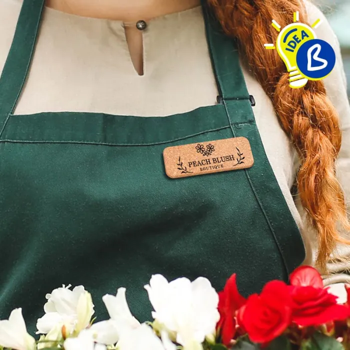 Identificador de corcho con alfiler - Ejemplo de personalización y uso en tienda