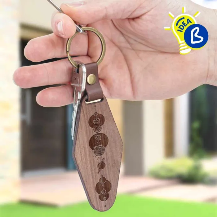 Llaveros madera para grabado con trabilla de cuero - Ejemplo de uso y personalización