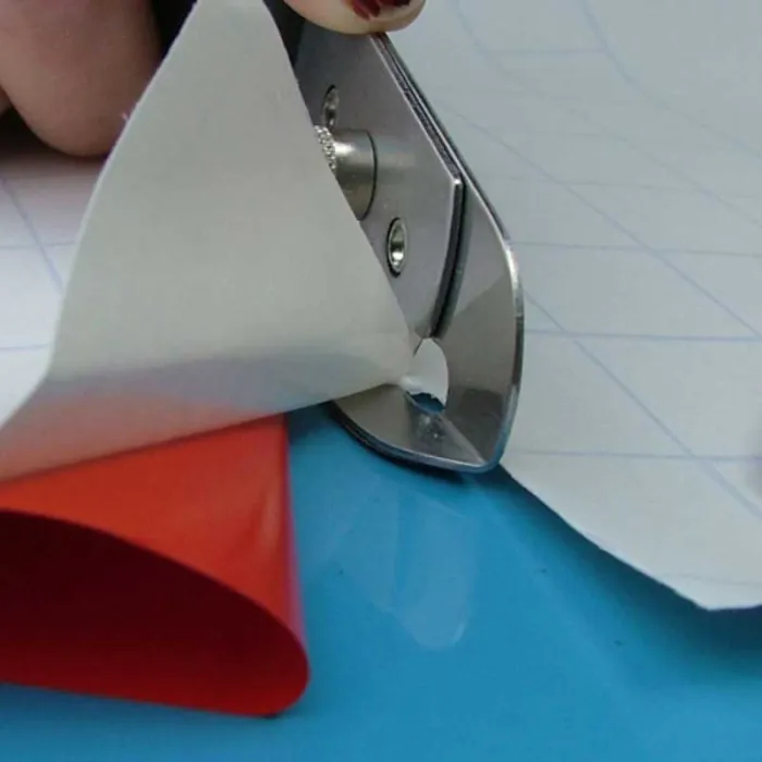 Cutter avec protection anti-rayures - Exemple d'utilisation découpe complète