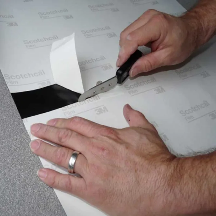 Cutter avec protection anti-rayures - Exemple d'utilisation découpe partielle