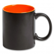 Mug noir mat avec intérieur coloré orange