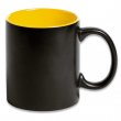 Taza negra mate con interior de color amarillo