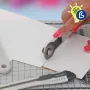 Sets para manualidades - Base de corte A4 y herramientas - Ejemplo de uso de corte con cutter giratorio
