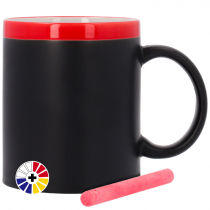 Mug tableau noir avec craies de couleur