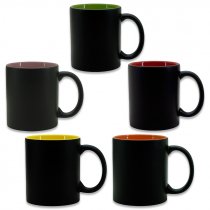 Mug noir mat avec intérieur coloré